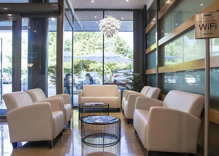 Готель Palacio De Aiete 4*